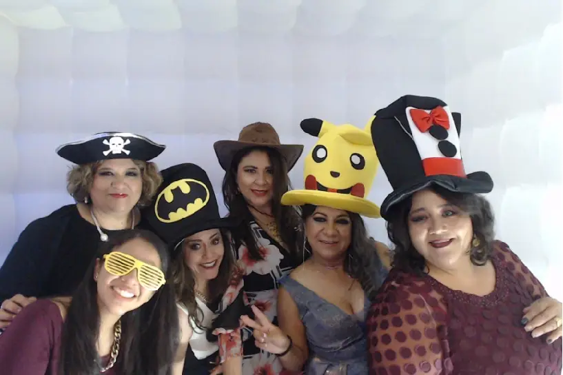 Entretenimiento para bodas en irapuato — Digan Whisky - Fotocabina, Irapuato