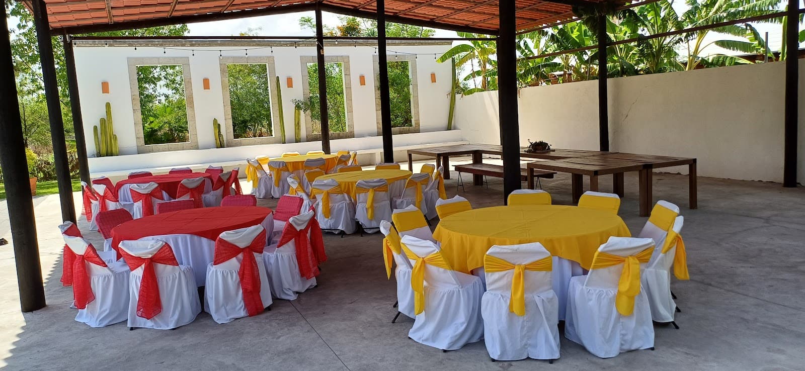 Foto de Renta de Sillas y Mesas ASERET LOUNGE