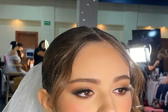 Maquillaje y Peinado — Abana Makeup & Hair Studio, Colima
