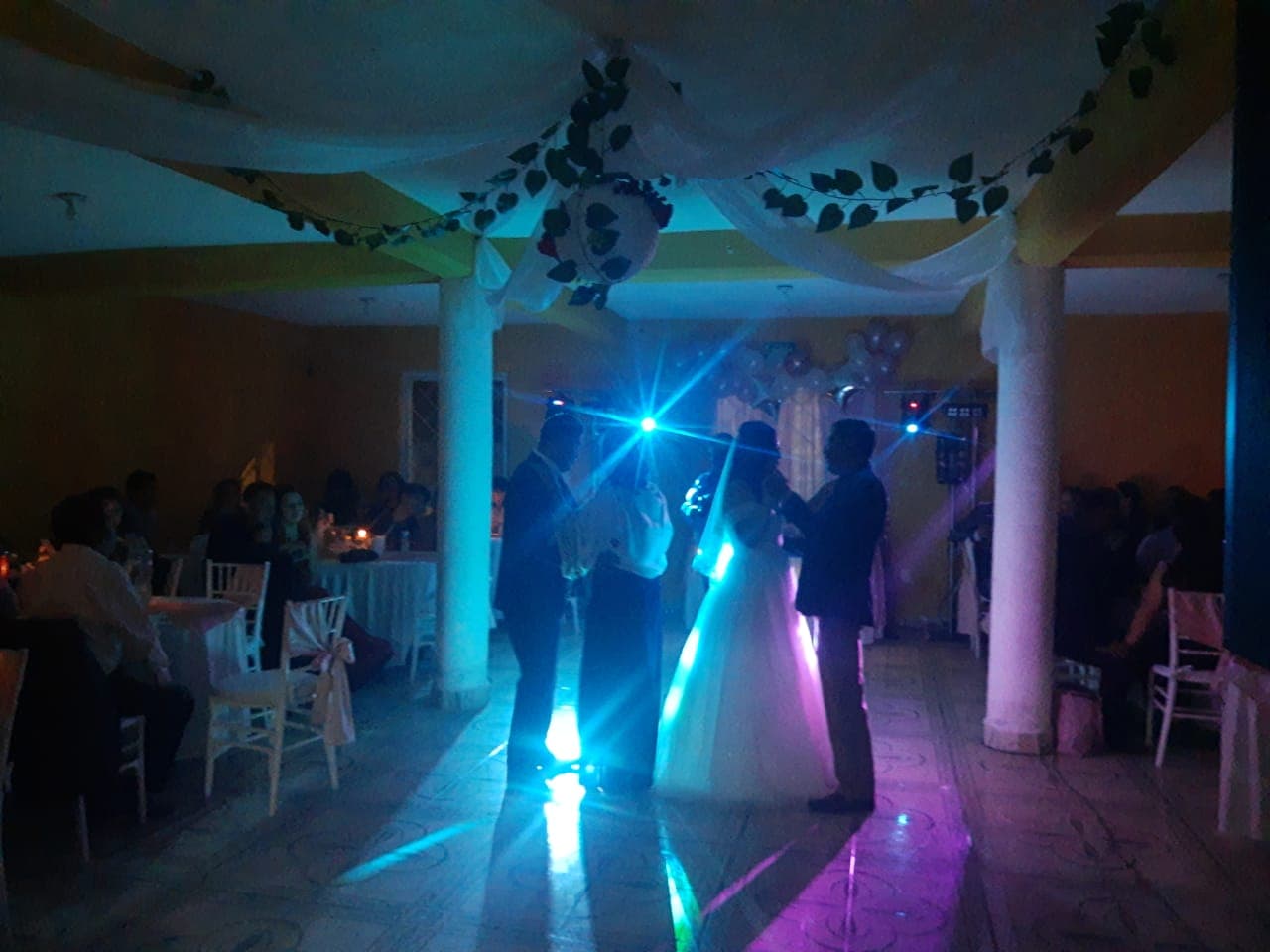 Foto de Enfiestados karaoke luz y sonido