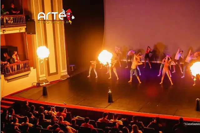 Entretenimiento — Arte Pirotecnia,