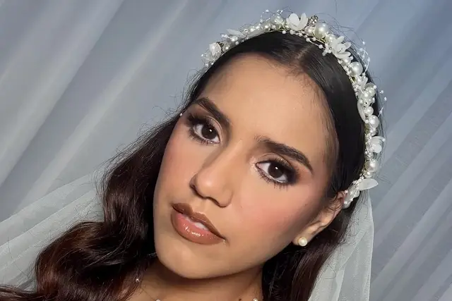 Kimberly Pinto — maquillaje y peinado para novia