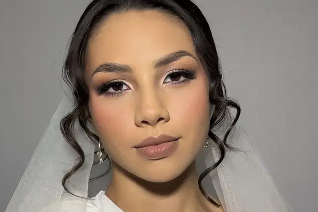Kimberly Pinto — maquillaje y peinado para novia (2)