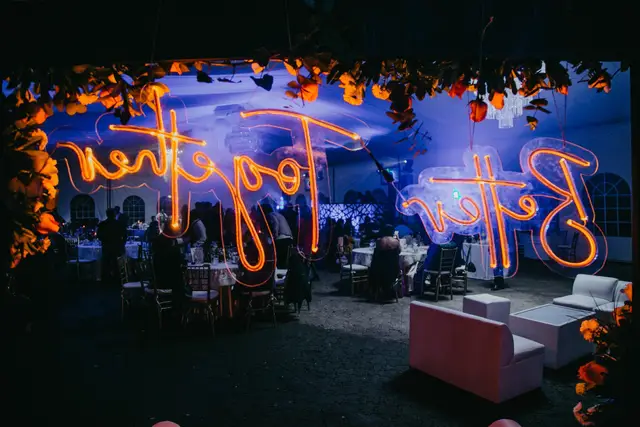 Decoración y Flores — Spot Party Letreros Luminosos, Ciudad de México