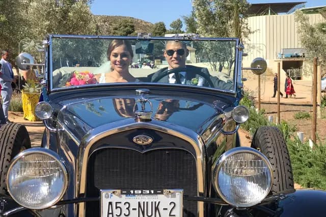 Traslado Novios — Antique - renta de autos clásicos, Ensenada