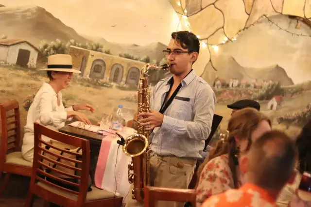 Emmanuel Villasana Saxofonista — música para bodas (2)