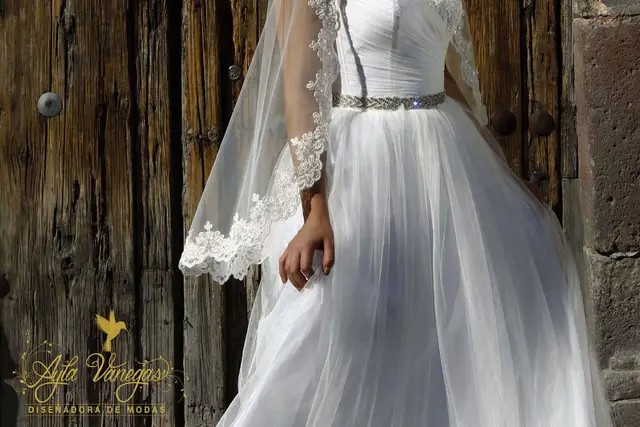 Vestidos y Trajes — Ayla Vanegas Couturier,