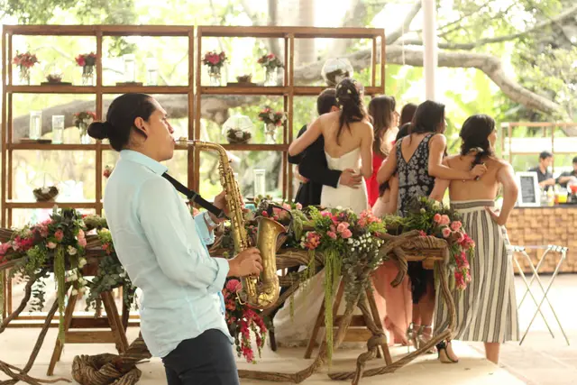 Saxofonista Carlos Miranda — música para bodas