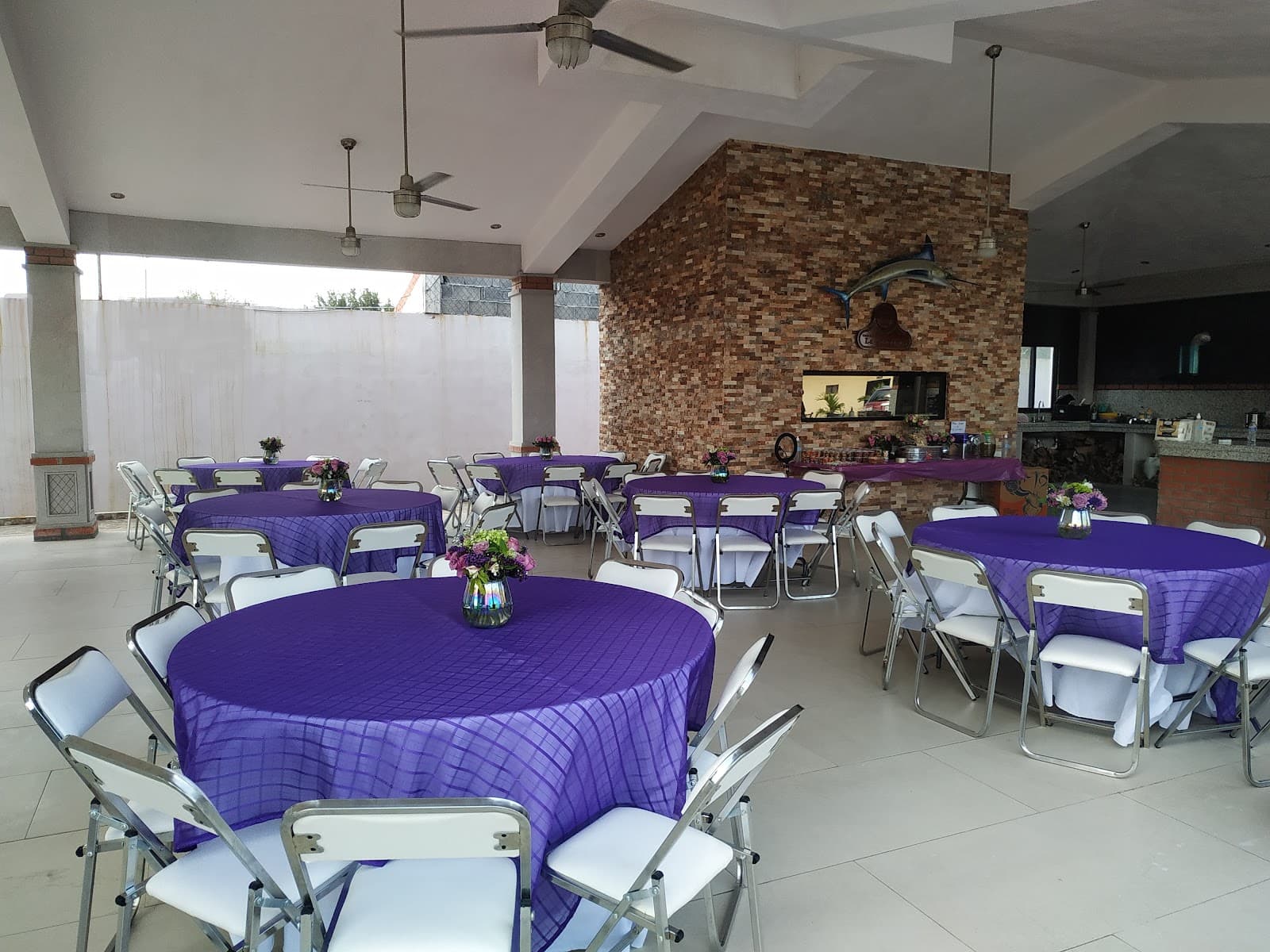 Foto de MTY Rentals - Renta de Sillas y Mesas