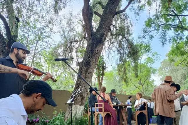 Música — Arturo Torres, Corregidora