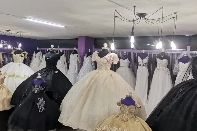 Vestidos y Trajes — Inolvidables Momentos, Morelia