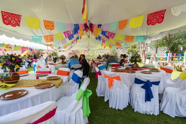 Decoración y Flores — Papelitos de Colores, Morelia