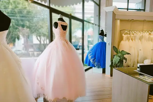 Vestidos y Trajes — Lfemme Novias Leon, León