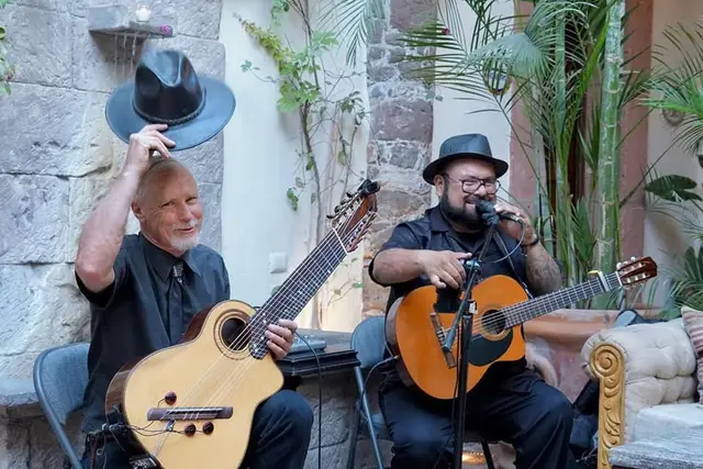 Latin On — Música para bodas en León
